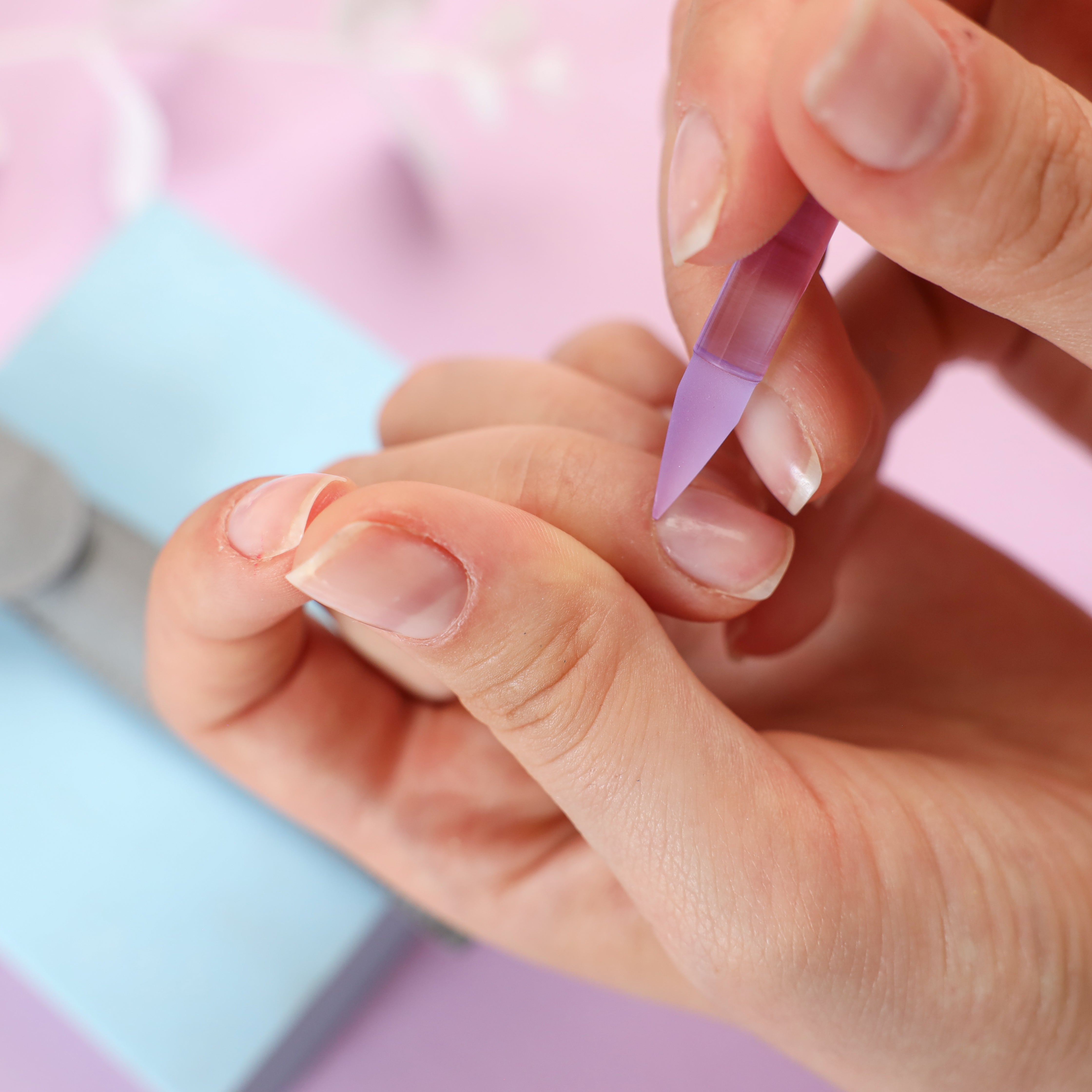 Single Czech Glass Cuticle Pusher in Lilac