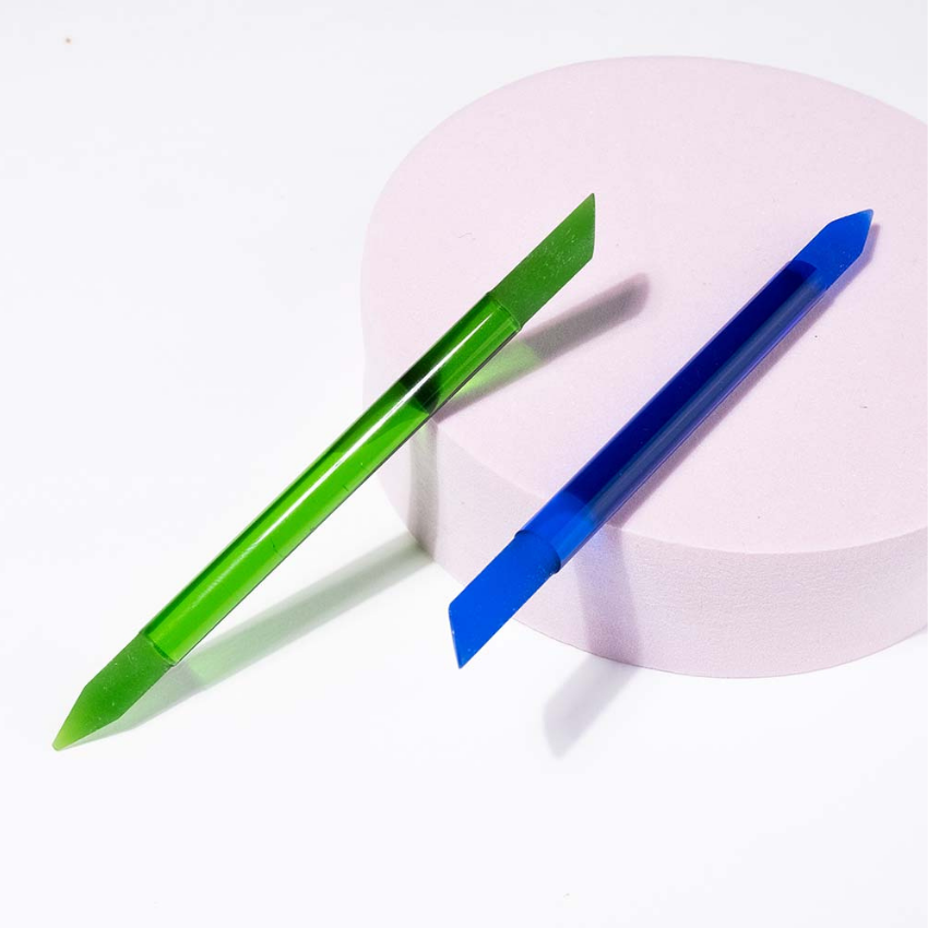 2-Pack Glass Cuticle Pusher in Green and Blue